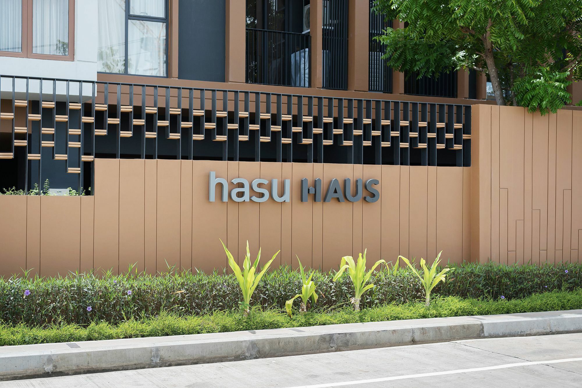 Hasu Haus By Favstay Бангкок Экстерьер фото